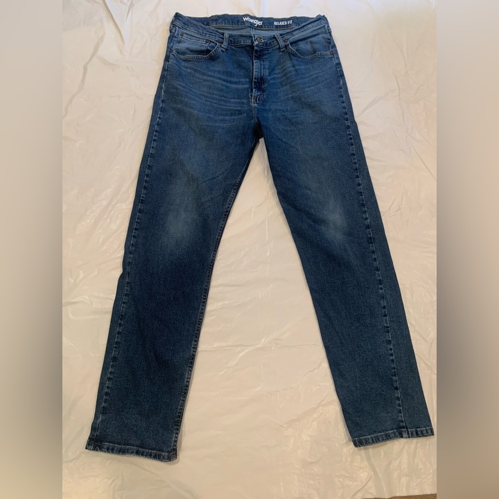 Wrangler Relaxed Fit Medium Wash Men’s Jeans 36x34